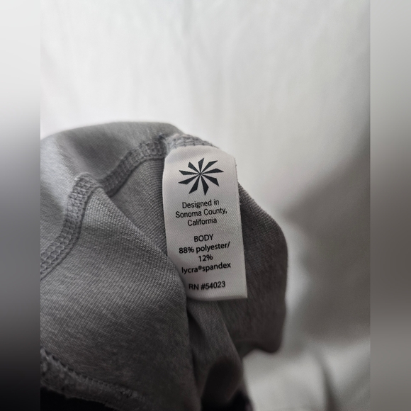 Athleta Womens Gary Purple Floral Chaturanga Cropped Capri Leggings Size Medium - Picture 5 of 6